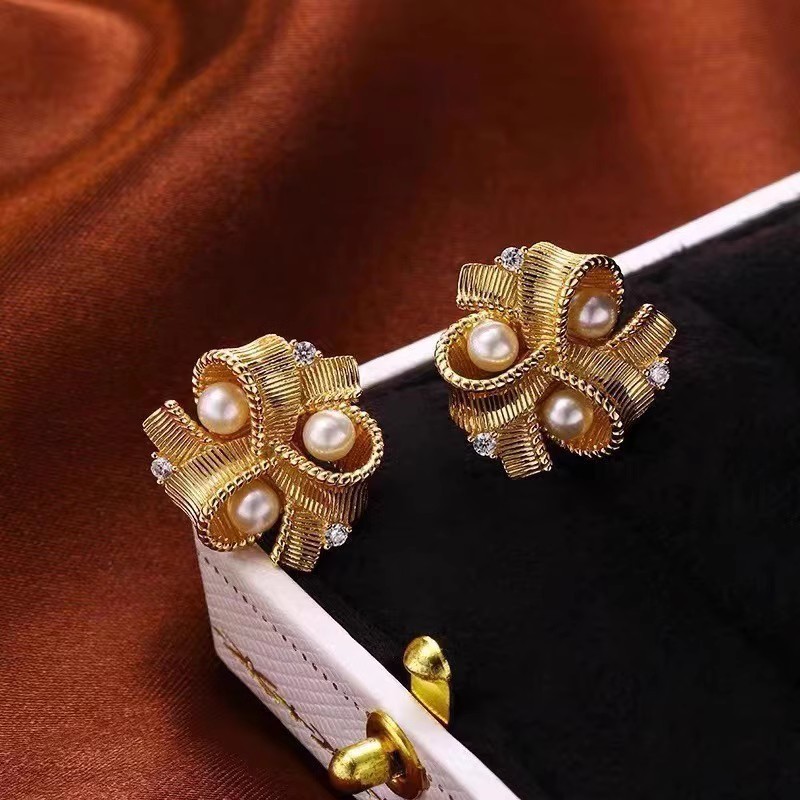 Pendientes Geométricos De Metal Con Diamantes Y Perlas