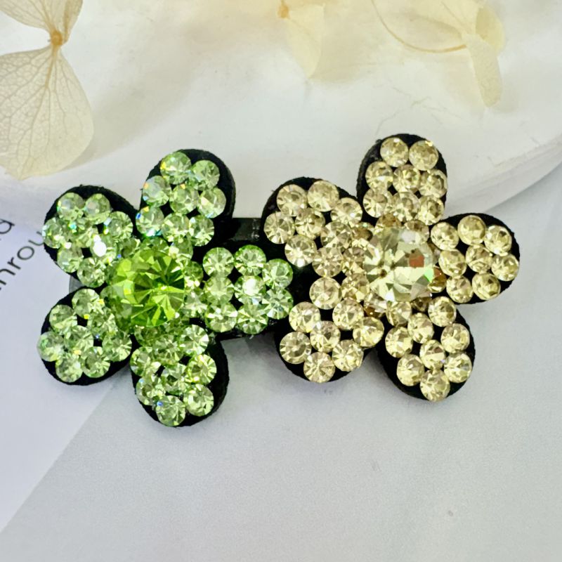 Horquilla Con Flores De Diamantes De Imitación