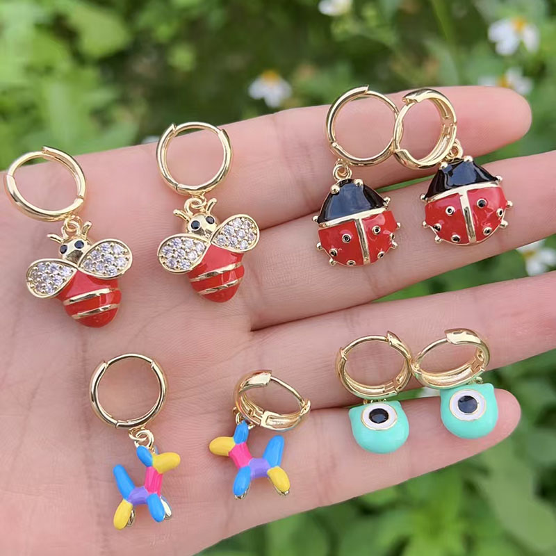 Pendientes De Perro Globo Con Abeja Insecto Y Diamante Bañados En Oro Y Cobre