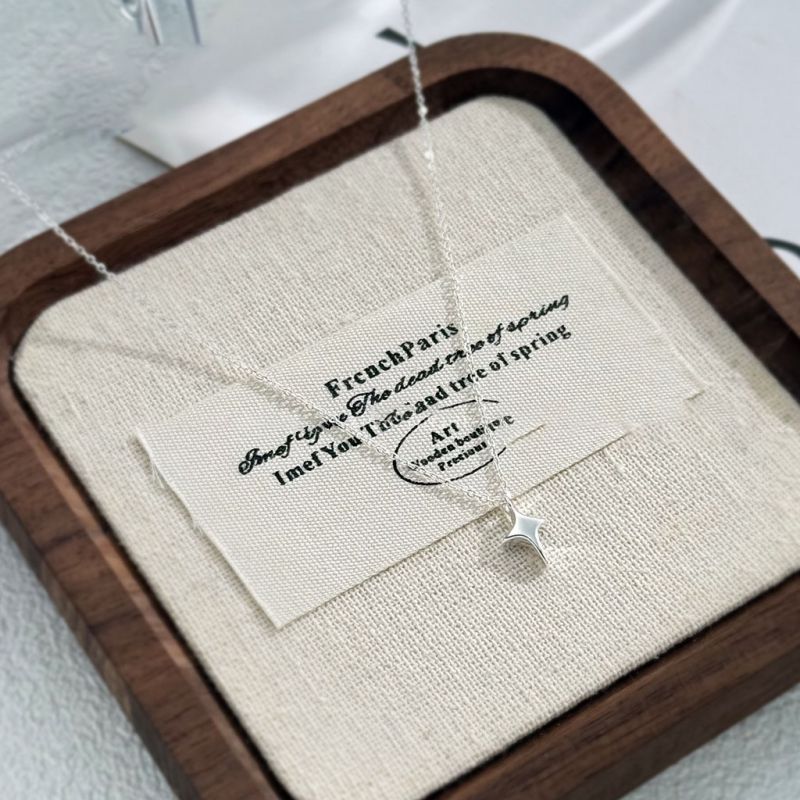 Collar De Estrella De Cuatro Puntas De Plata Y Diamantes