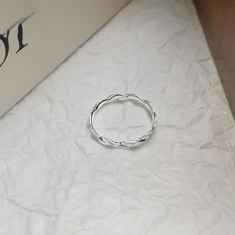 Anillo De Plata Con Diamantes En Espiral