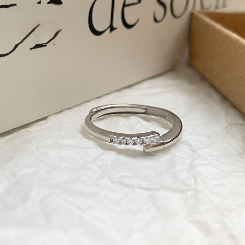 Anillo De Plata Con Diamantes Redondos