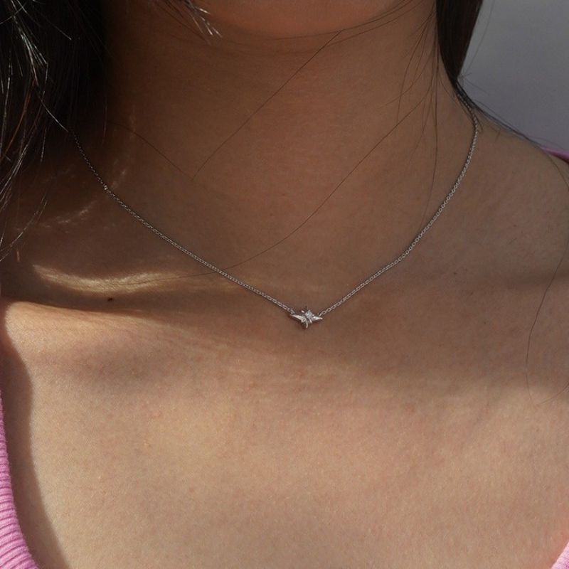 Collar De Estrella De Cuatro Puntas Con Diamantes Bañado En Plata