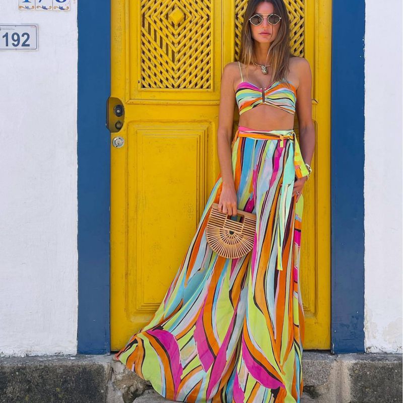 Conjunto De Bikini De Malla Con Tirantes Y Pantalones De Dos Piezas Con Rayas De Colores