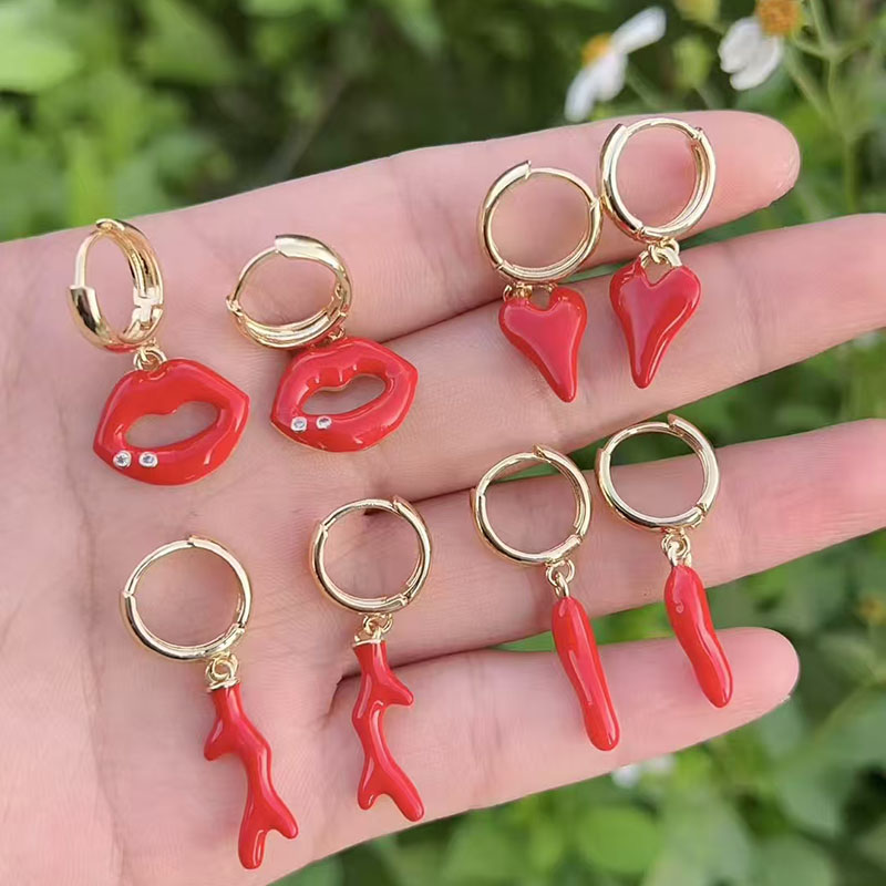 Pendientes Geométricos De Corazón Con Labios Bañados En Oro Y Cobre