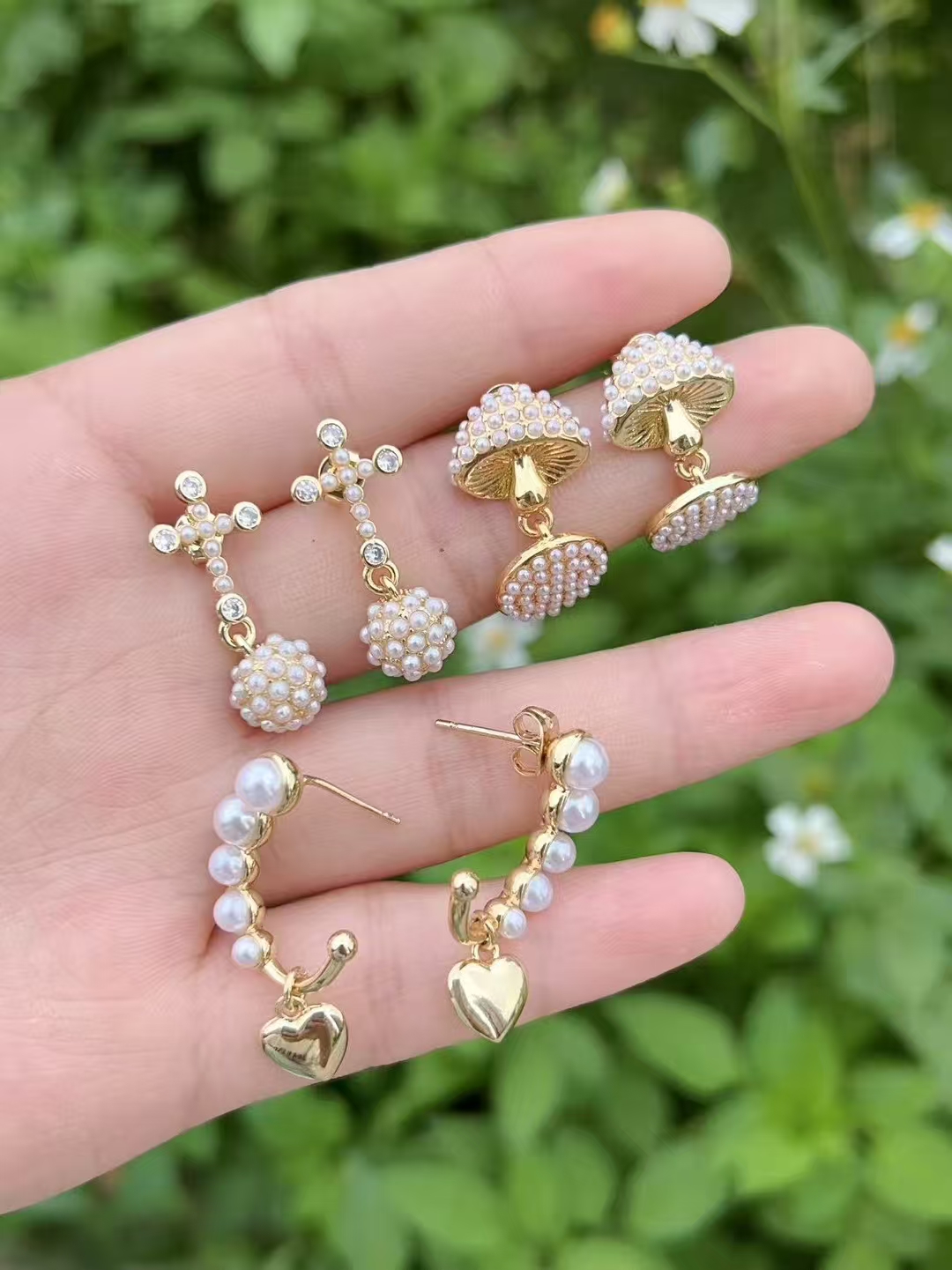 Pendientes De Cobre Con Forma De Corazón De Hongo Y Cruz De Diamantes Bañados En Oro