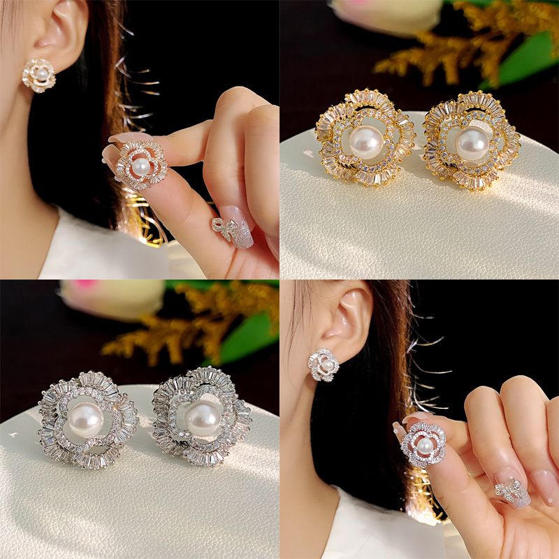 Pendientes De Pétalos De Cobre Con Diamantes