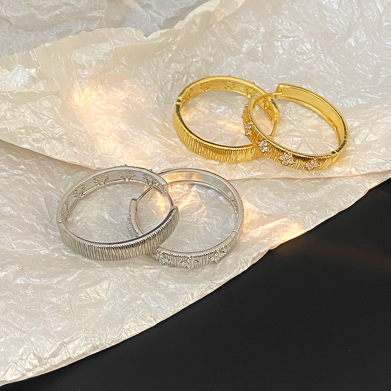 Pendientes Redondos De Cobre Y Diamantes