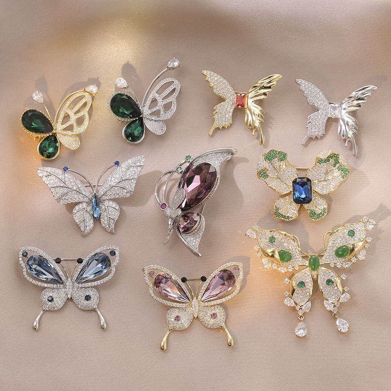 Broche De Mariposa De Cobre Y Diamantes