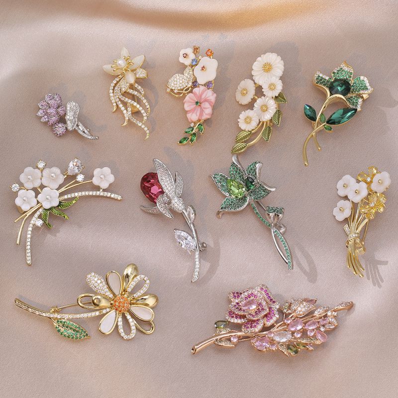 Broche De Flor De Cobre Y Diamantes