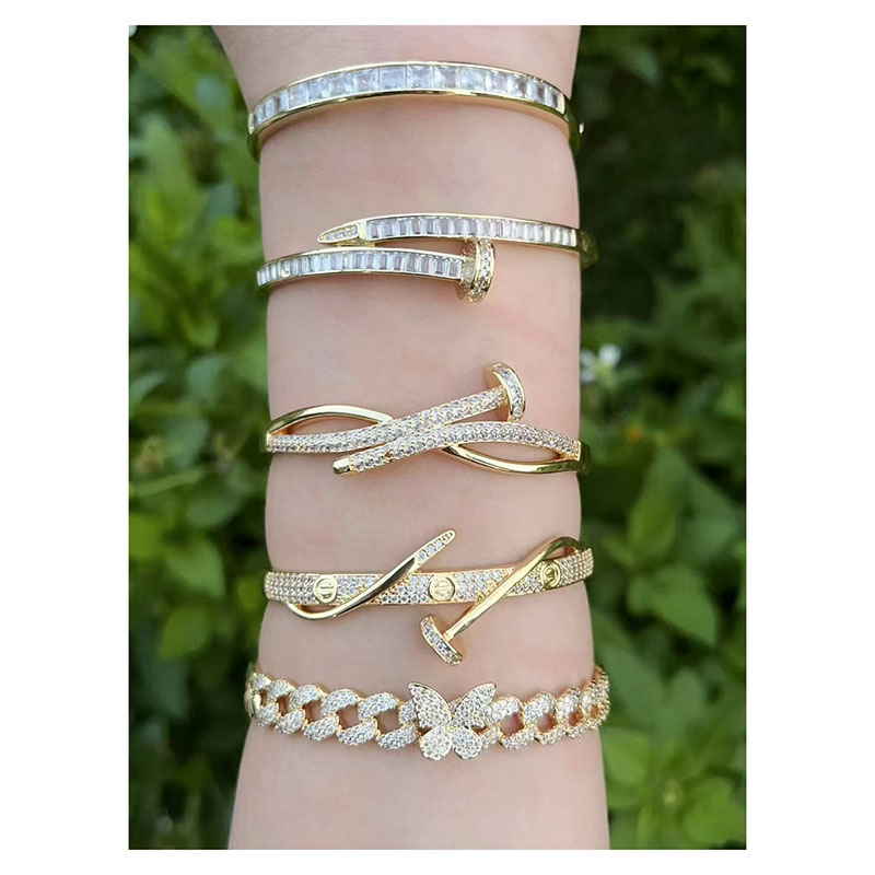 Pulsera Geométrica Con Uña Redonda De Diamante Y Oro Bañado En Cobre
