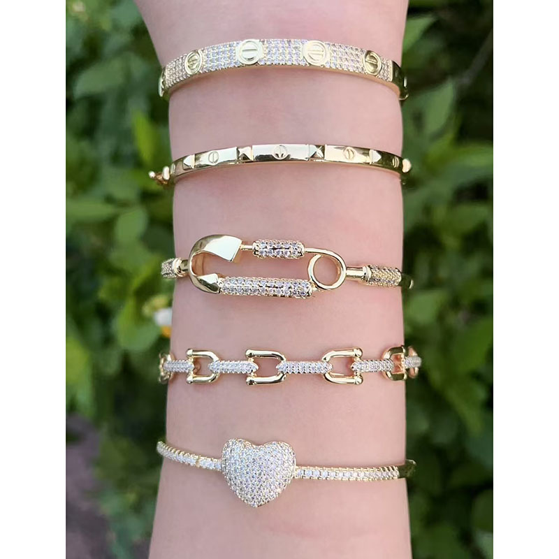Pulsera Con Broche De Diamantes En Forma De Herradura Y Corazón Bañada En Oro Y Cobre