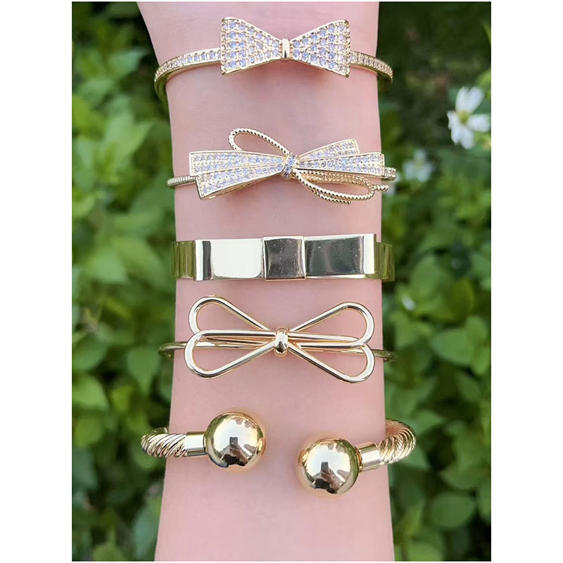 Pulsera De Bola Con Lazo De Diamantes En Oro Bañado En Cobre