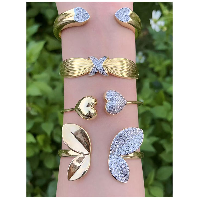 Pulsera De Mariposa Con Corazón De Diamantes De Cobre