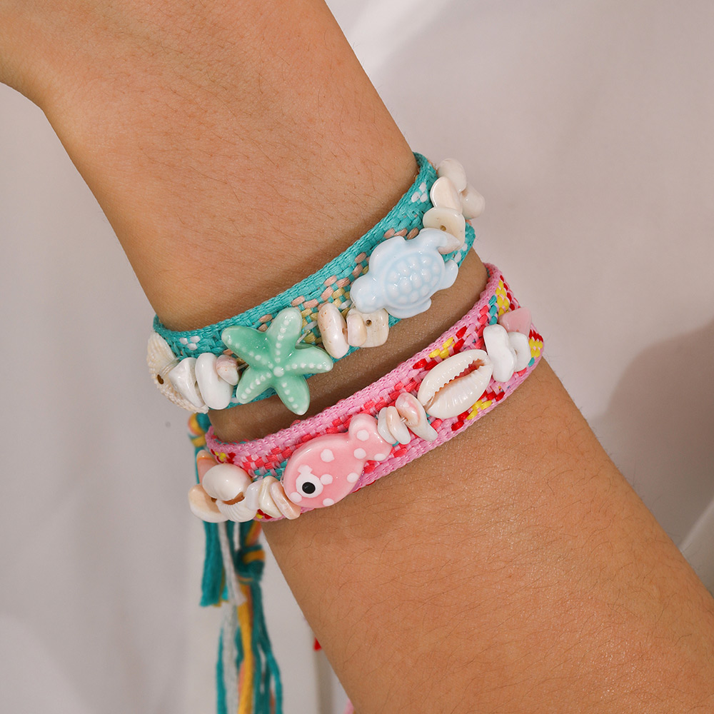 Pulsera Trenzada Con Borlas De Peces Pequeños Y Conchas