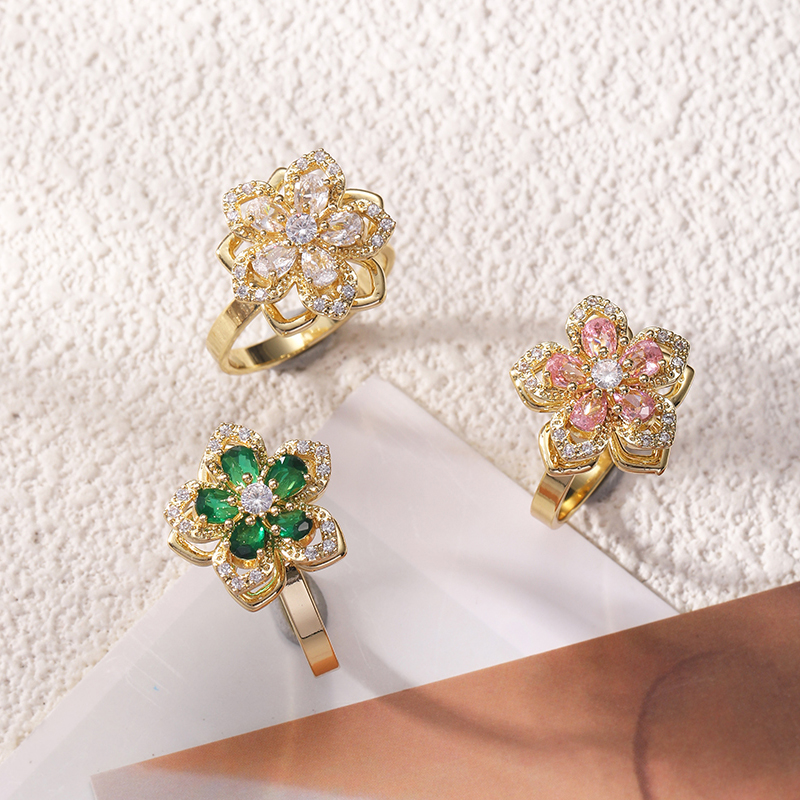 Anillo Giratorio Con Flor De Circonita Con Incrustaciones De Cobre