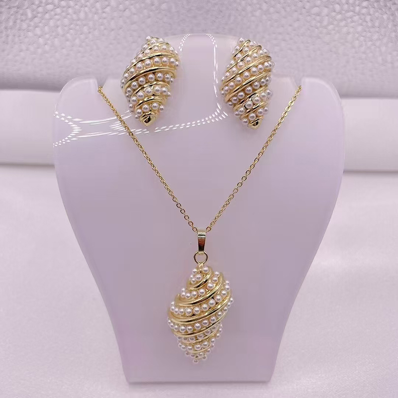 Conjunto De Collar Y Pendientes De Caracola Con Perla De Cobre