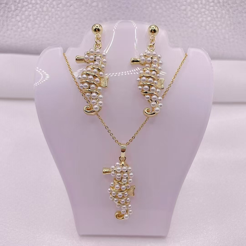 Conjunto De Collar Y Pendientes De Caballito De Mar Con Perla De Cobre