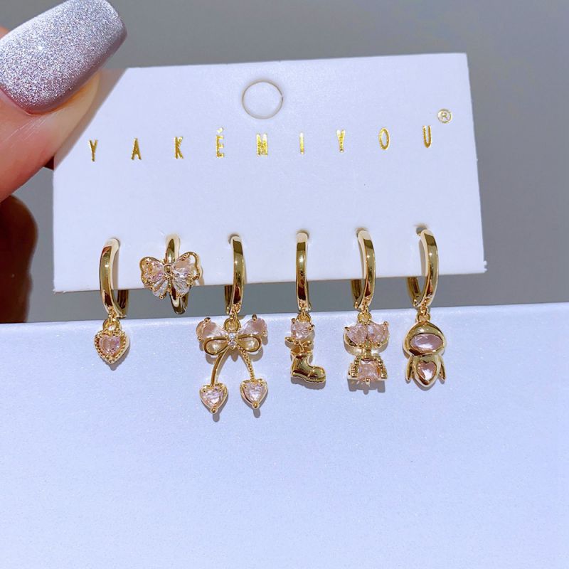 Conjunto De Pendientes Geométricos Con Lazo De Corazón Y Diamantes De Cobre