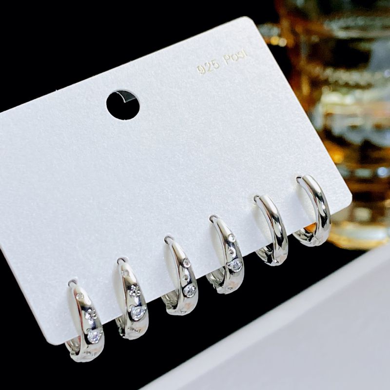 Conjunto De Pendientes Geométricos Redondos De Cobre Y Diamantes