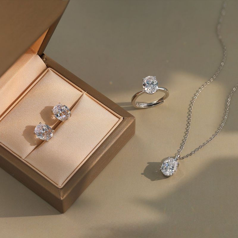 Conjunto De Collar Pendientes Y Anillo Con Forma De Lágrima Ovalada Y Redonda De Diamantes De Plata