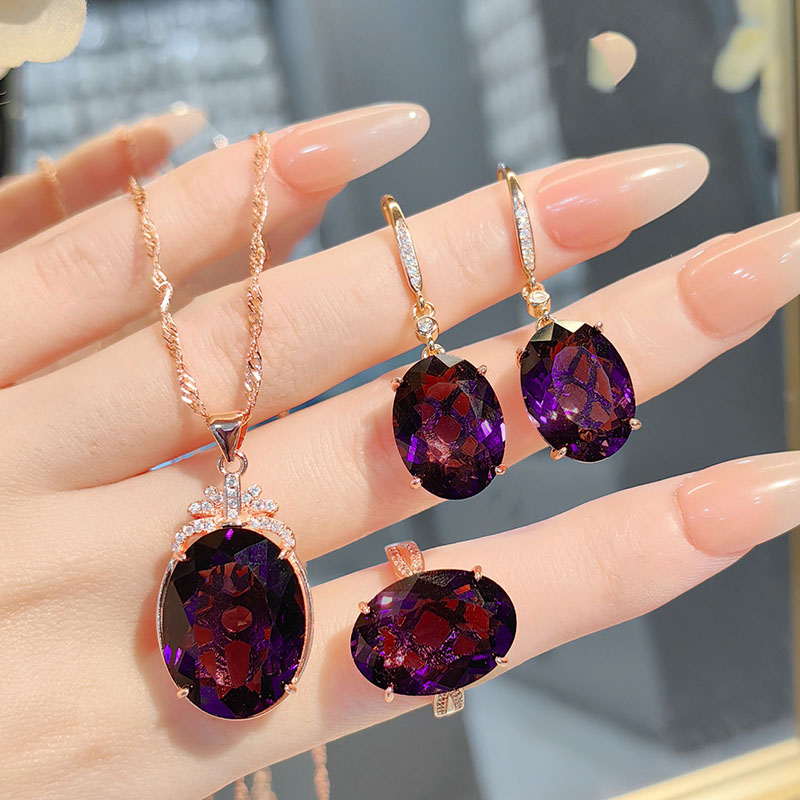 Anillo Ovalado De Cobre Con Diamantes
