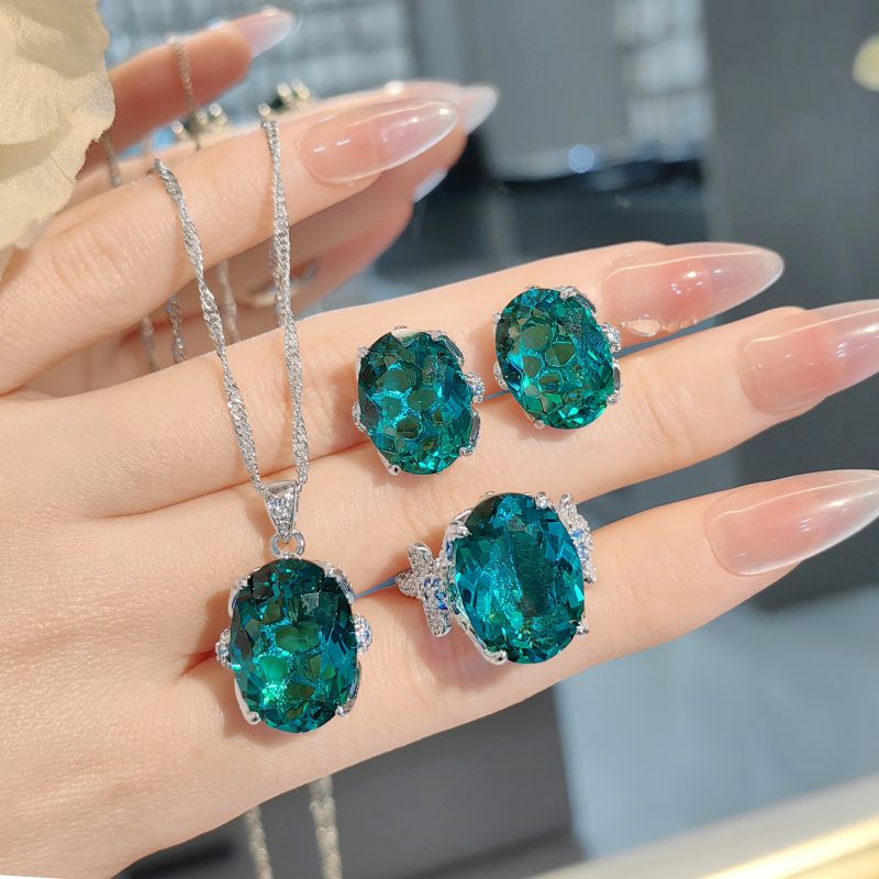 Anillo Ovalado De Cobre Con Diamantes