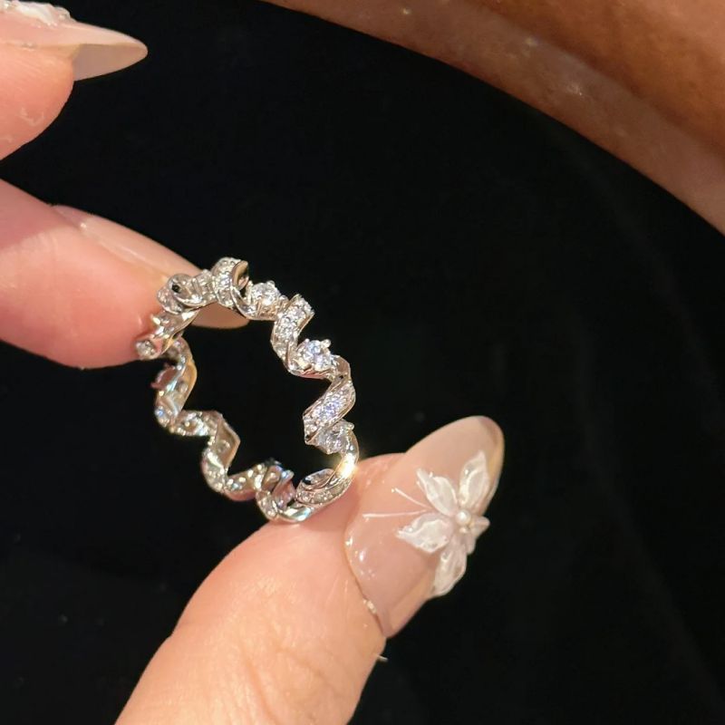 Anillo Envolvente De Cobre Y Diamantes