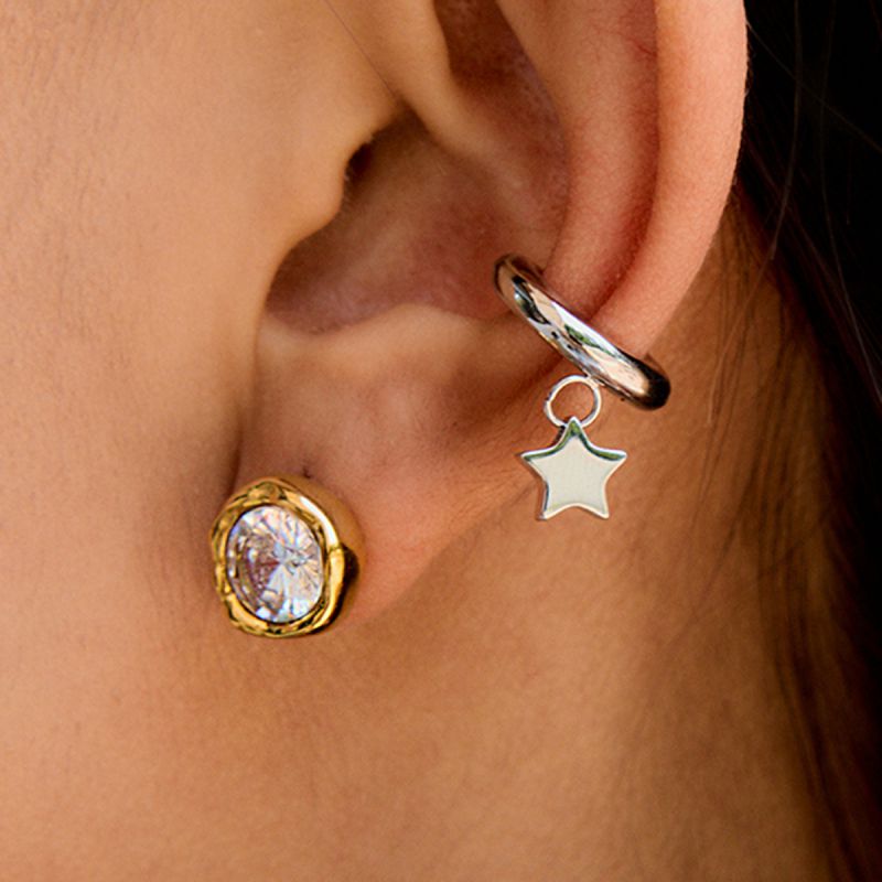 Pendientes Redondos De Acero Inoxidable Con Diamantes.