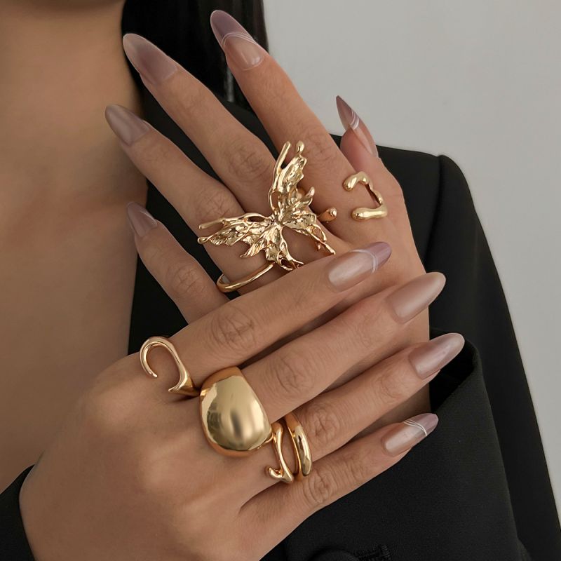 Anillo De Aleación Con Mariposa Pulida
