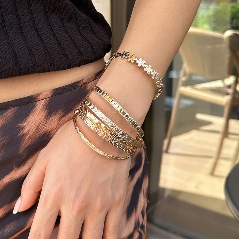Pulsera De Aleación Con Patrón Tallado