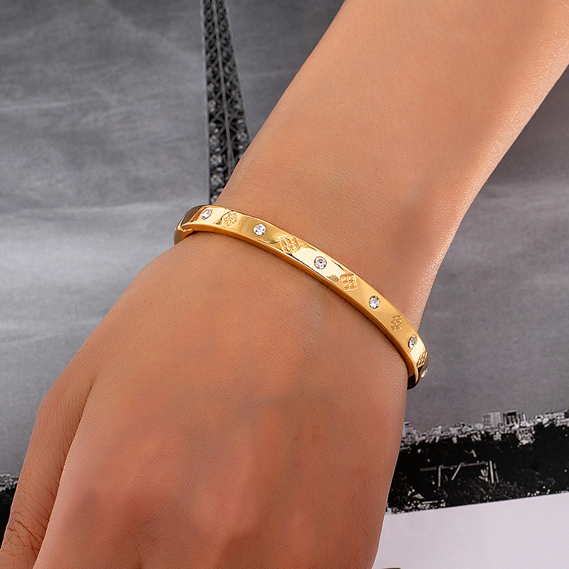 Pulsera Redonda Con Diamantes