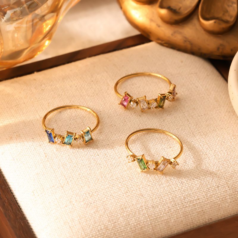 Anillo Cuadrado De Metal Con Diamantes
