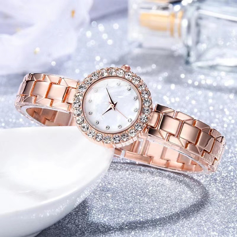 Reloj Redondo De Aleación Con Diamantes