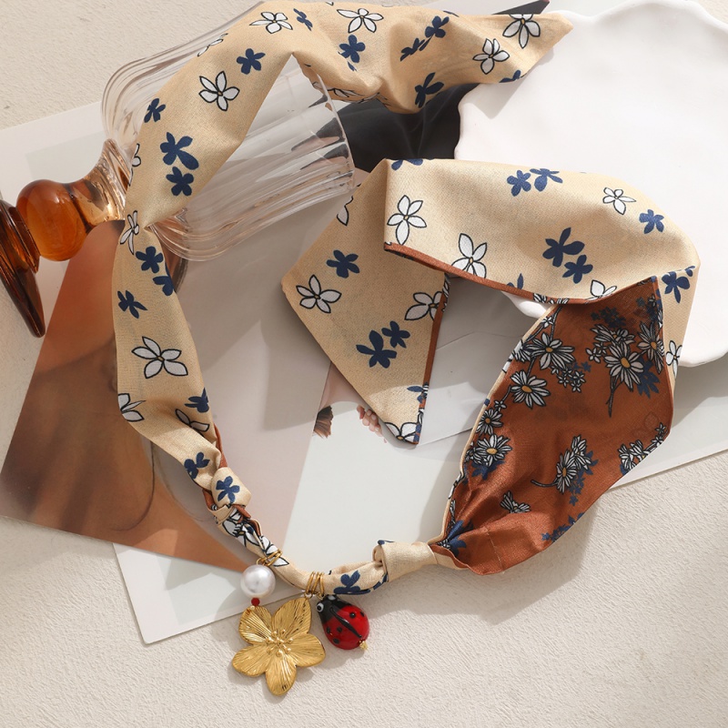 Collar De Tela Con Estampado De Mariquita Flor Y Perla De Acero De Titanio (12 Mm)