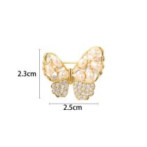 Broche Mariposa Geométrica De Cobre Y Diamantes